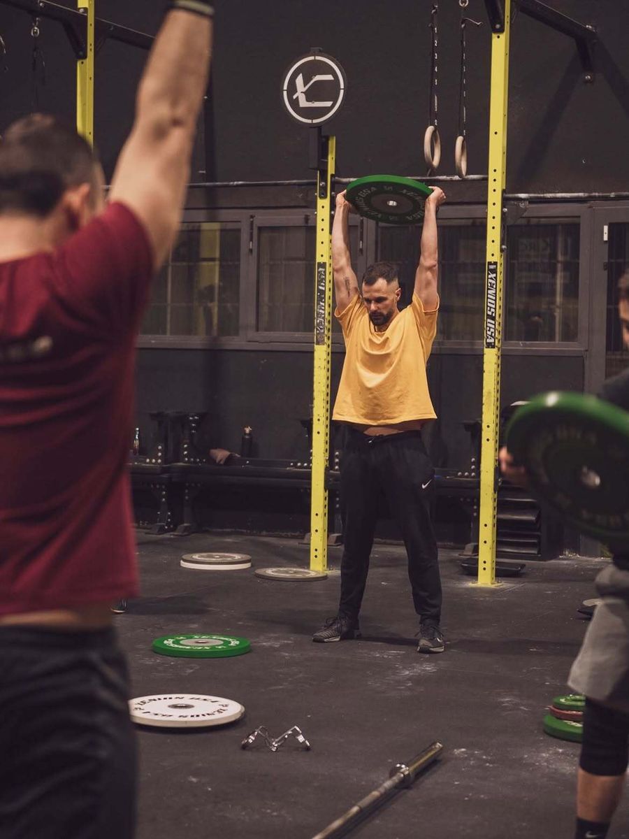 Classe di CrossFit in corso nel box di Saronno